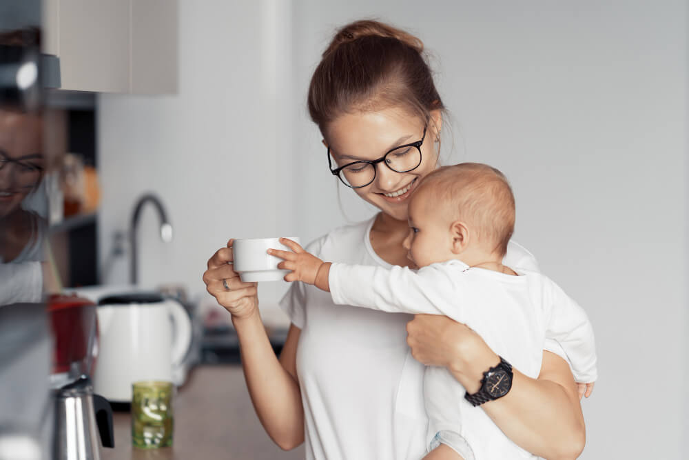 how much caffeine is safe while breastfeeding (1)