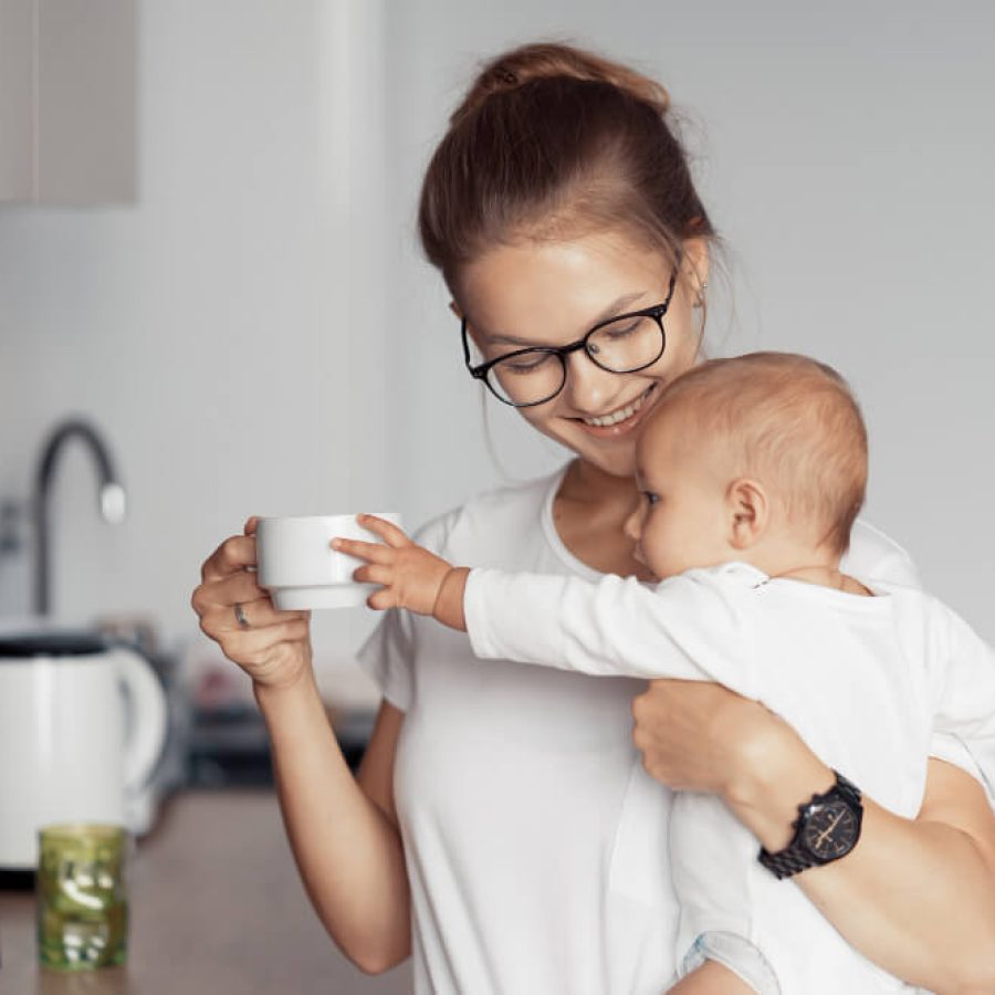 how much caffeine is safe while breastfeeding (1)